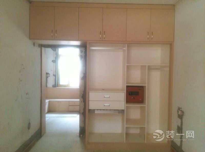 60平两室一厅老房翻新木工现场
