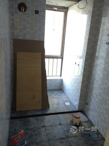 现代风格旧房改造施工现场